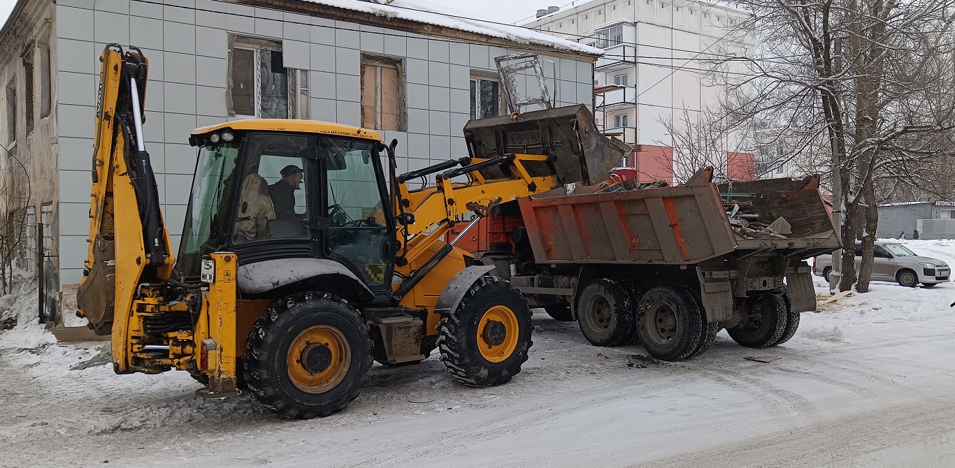 Уборка и вывоз строительного мусора, ТБО с помощью экскаватора и самосвала в Козьмодемьянске